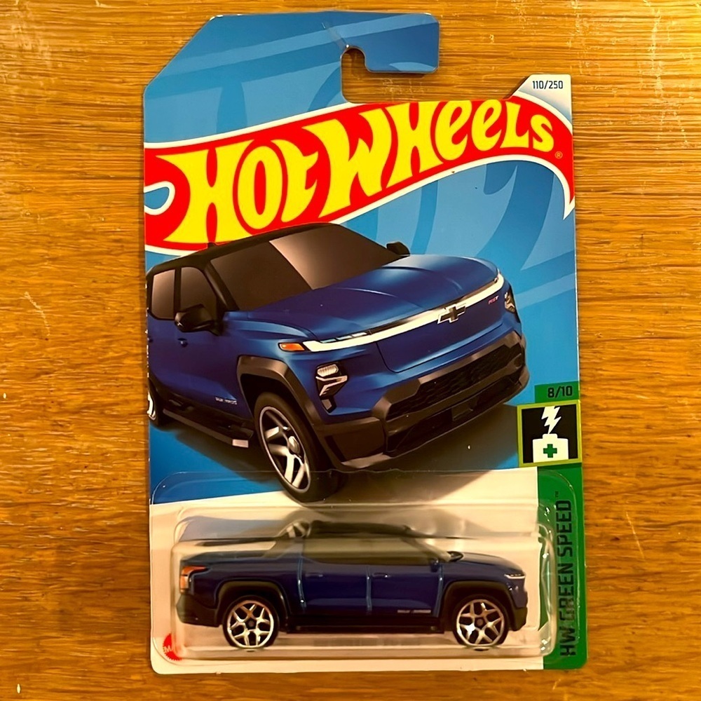 Hot Wheels 🚙 Silverado Blue Pickup – New on Card • Collector Die-Cast - Picture 2 of 10